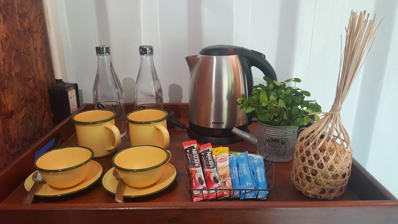 Hug Rimtharn Hotel Ban Khao Klom Bagian luar foto