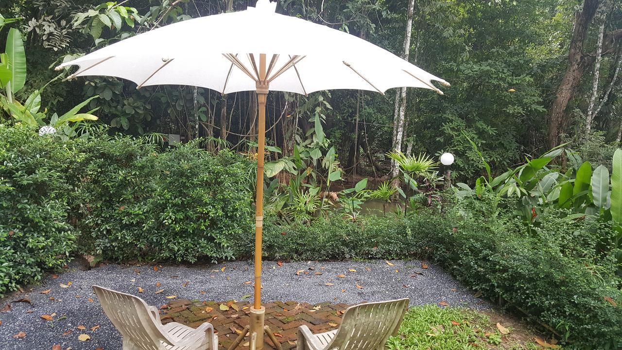 Hug Rimtharn Hotel Ban Khao Klom Bagian luar foto