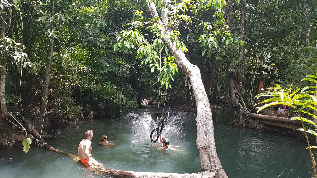 Hug Rimtharn Hotel Ban Khao Klom Bagian luar foto