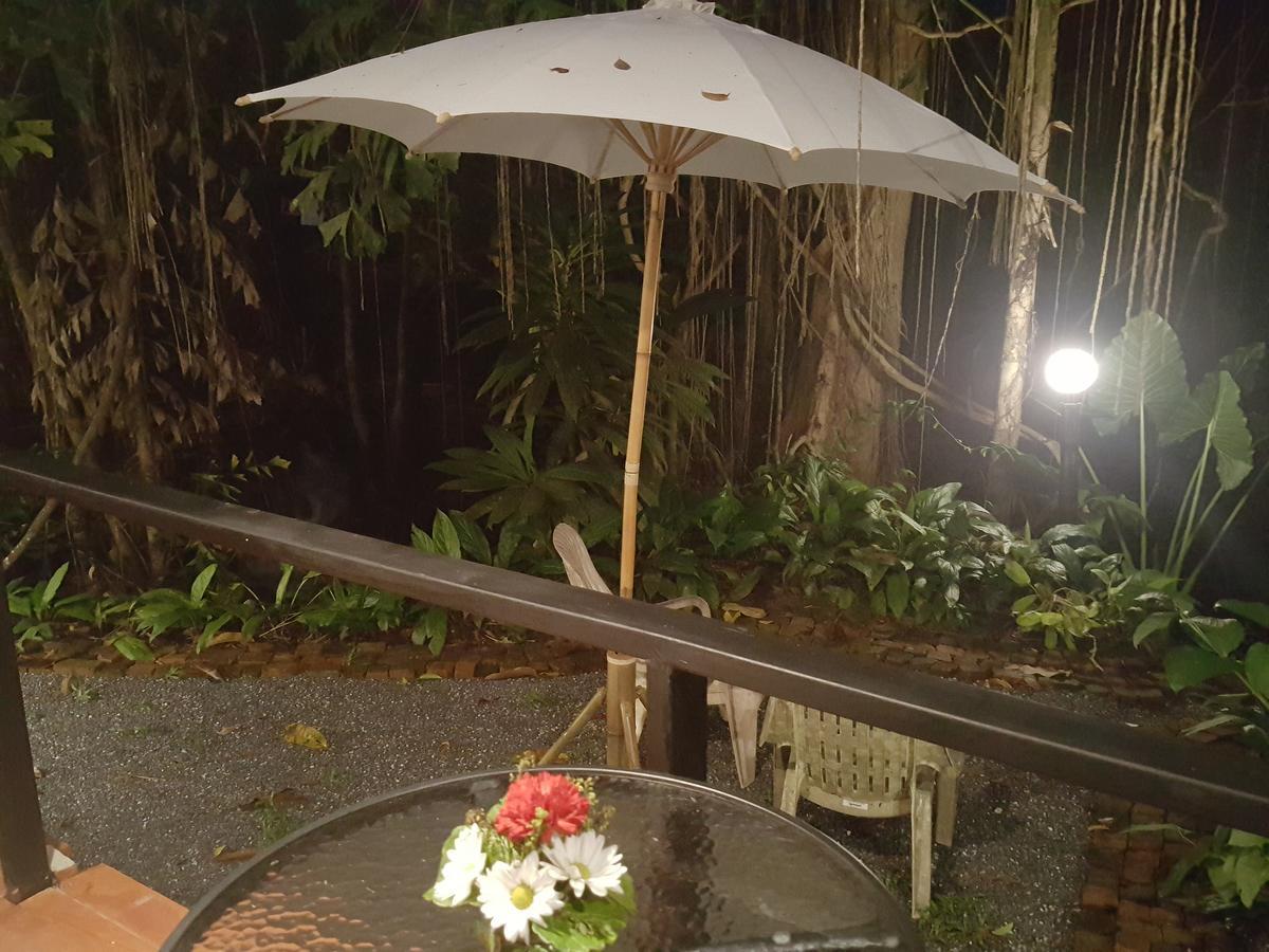 Hug Rimtharn Hotel Ban Khao Klom Bagian luar foto
