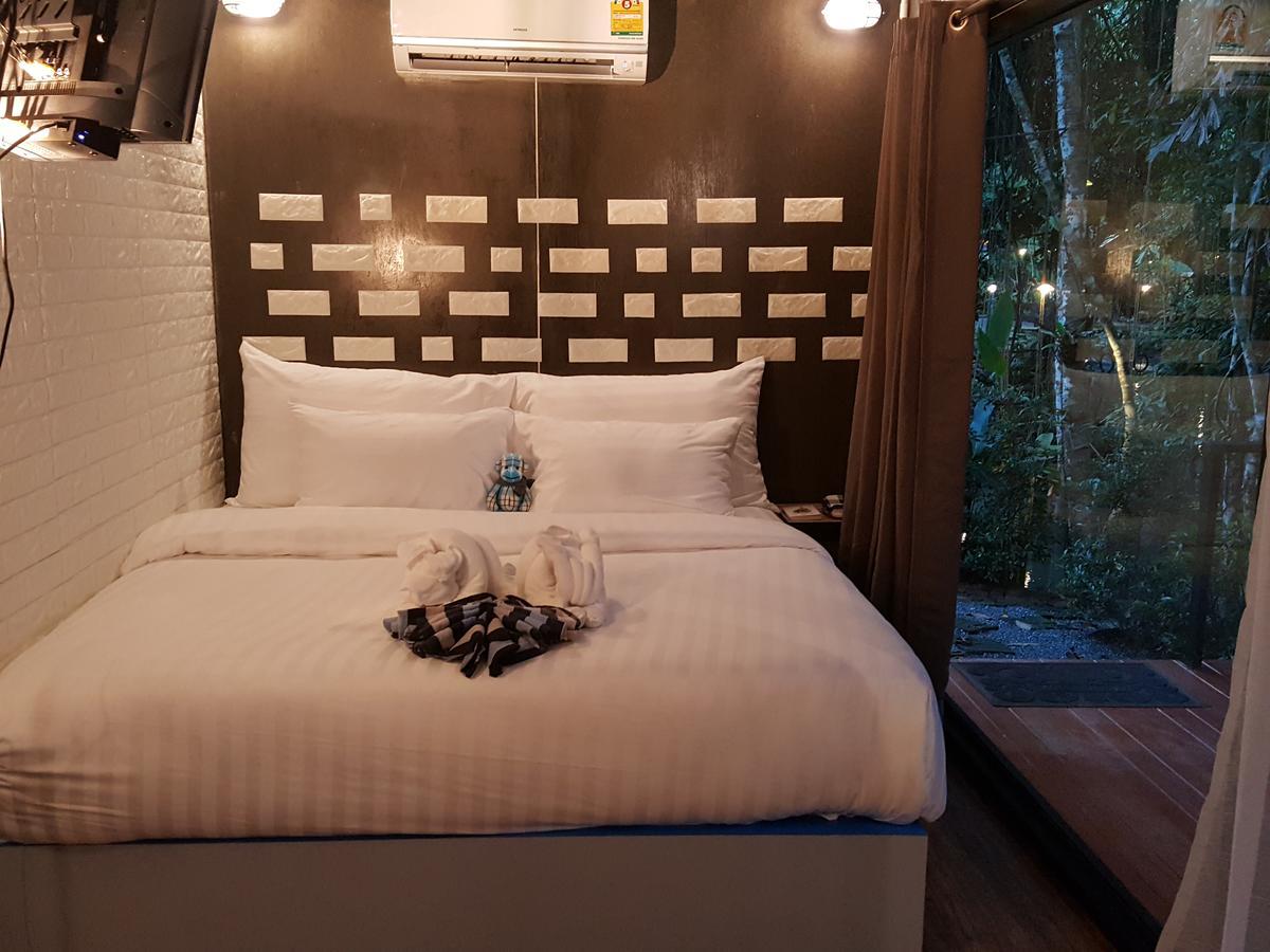 Hug Rimtharn Hotel Ban Khao Klom Bagian luar foto