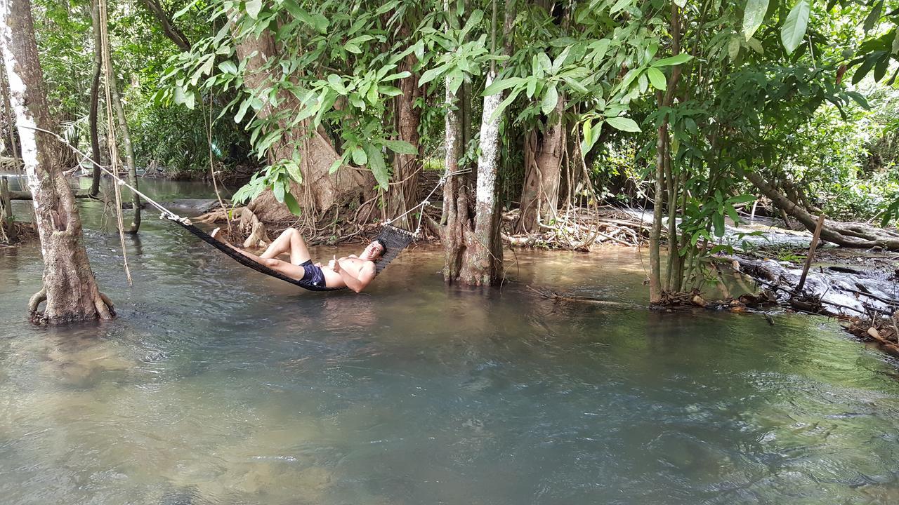 Hug Rimtharn Hotel Ban Khao Klom Bagian luar foto