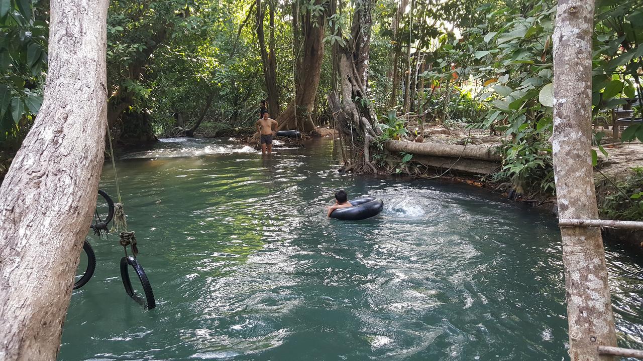 Hug Rimtharn Hotel Ban Khao Klom Bagian luar foto