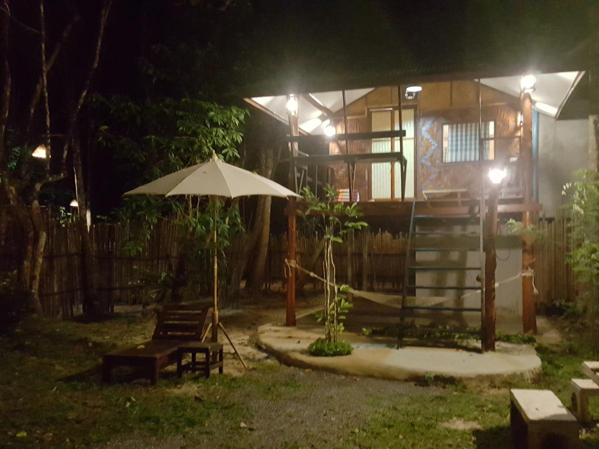 Hug Rimtharn Hotel Ban Khao Klom Bagian luar foto