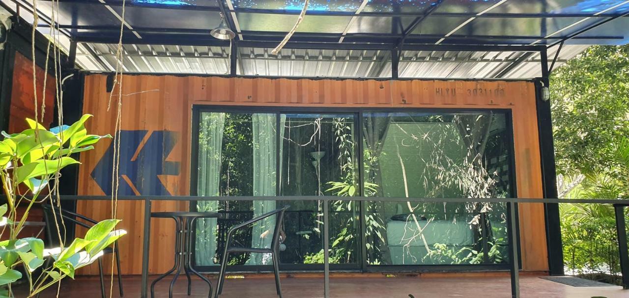 Hug Rimtharn Hotel Ban Khao Klom Bagian luar foto