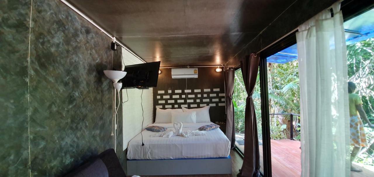 Hug Rimtharn Hotel Ban Khao Klom Bagian luar foto