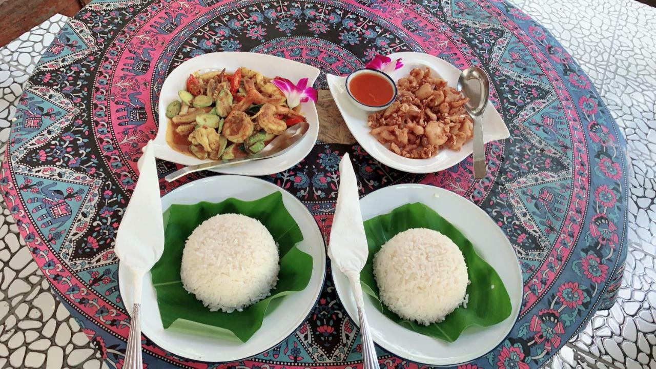 Hug Rimtharn Hotel Ban Khao Klom Bagian luar foto