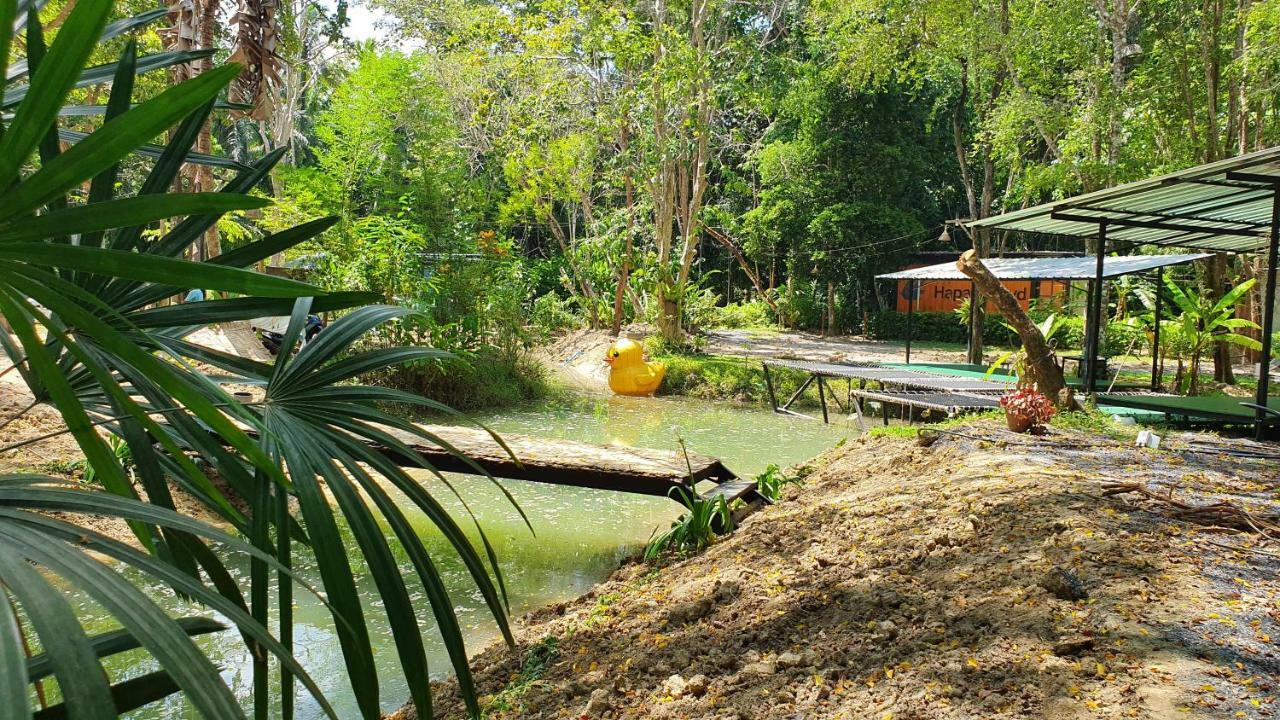 Hug Rimtharn Hotel Ban Khao Klom Bagian luar foto