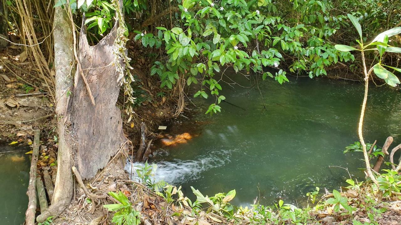Hug Rimtharn Hotel Ban Khao Klom Bagian luar foto