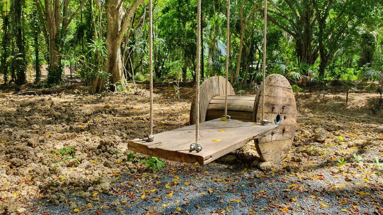 Hug Rimtharn Hotel Ban Khao Klom Bagian luar foto
