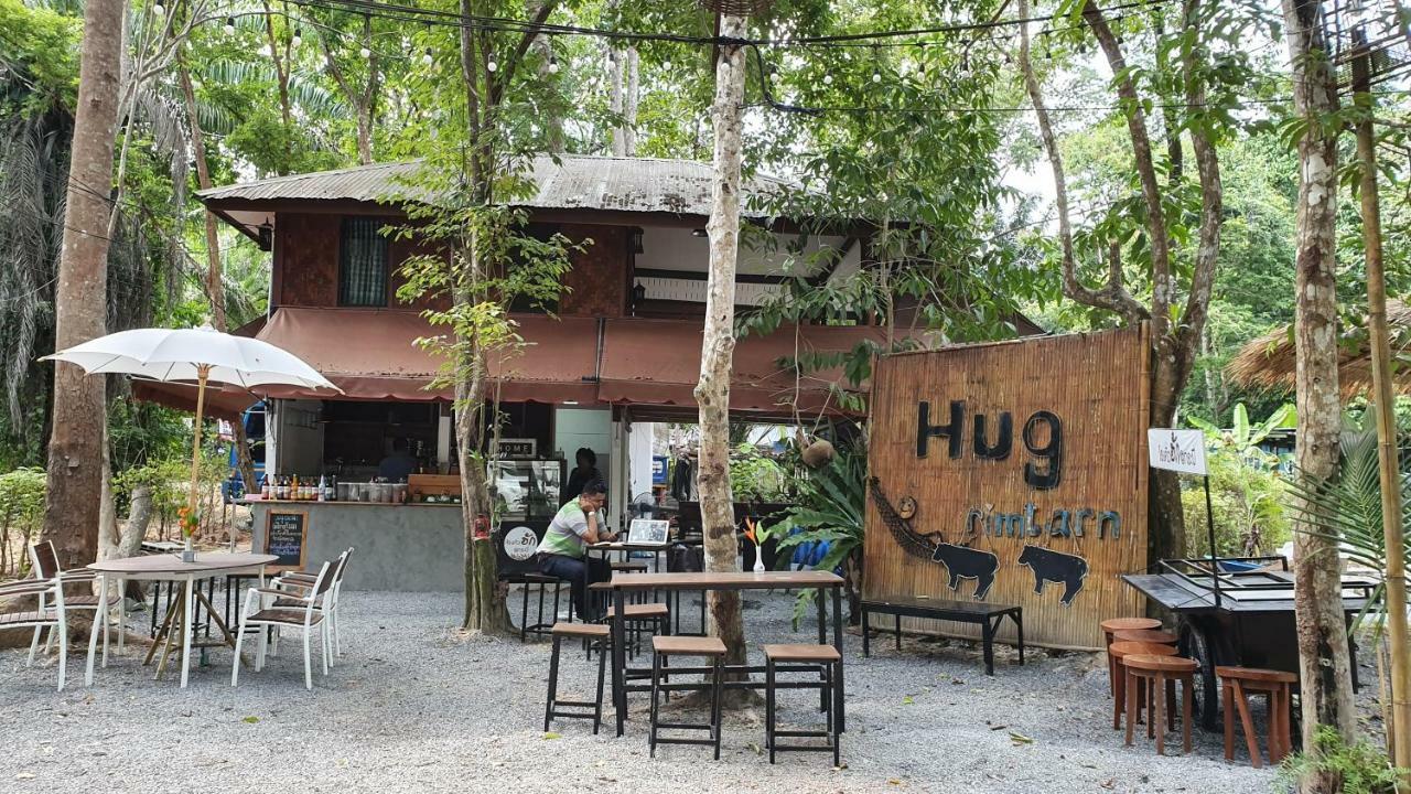Hug Rimtharn Hotel Ban Khao Klom Bagian luar foto
